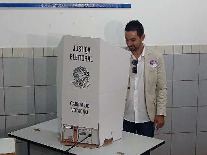 Ao votar, candidato do Psol anuncia pré-candidatura a prefeito da Capital 