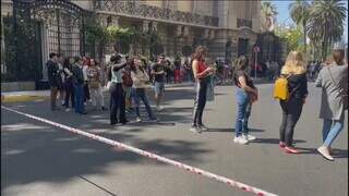 Brasileiros fazem fila em Buenos Aires, na Argentina, para votar. (Foto/Reprodução)