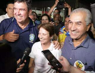 Riedel ao lado da senadroa eleita Tereza Cristina e do governador Reinaldo Azambuja. (Foto: Kisie Ainoã)