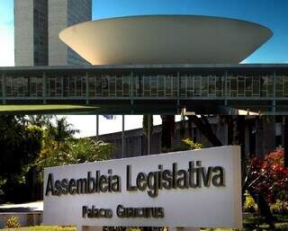 Câmara Federal e Assembleia Legislativa de MS, locais de trabalho dos deputados (Fotos: Divulgação)
