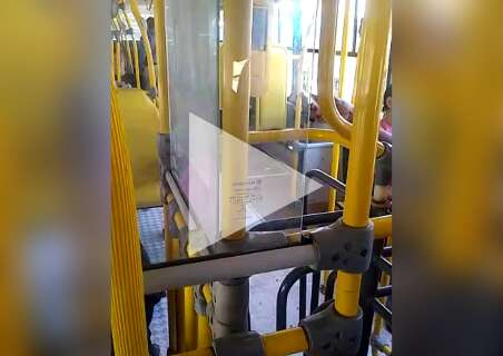 Usuários de ônibus relatam cobrança de tarifa no domingo de eleição