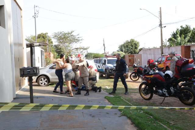Rapaz &eacute; morto com tiro na cabe&ccedil;a em frente de casa 