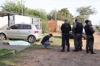 Leandro Gonçalves Martinez, de 23 anos, morreu em frente de casa na Vila Aimoré. (Foto: Kísie Ainoã)