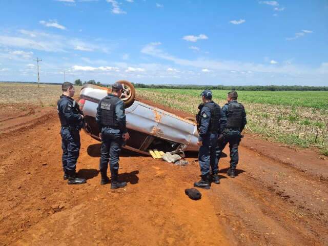 Traficante capota ve&iacute;culo carregado com R$ 1,1 milh&atilde;o em maconha