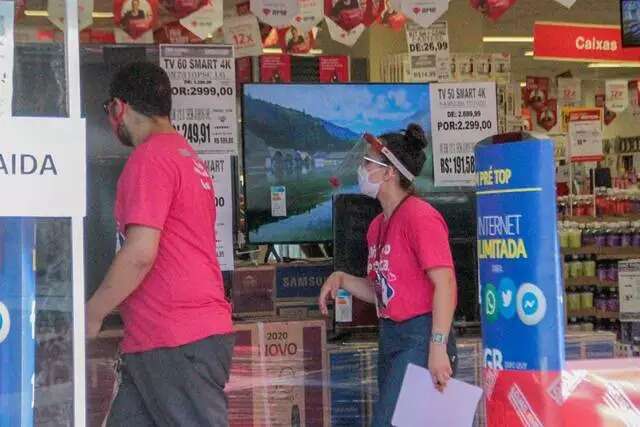 Vai comprar TV para assistir a Copa do Mundo? Saiba como economizar