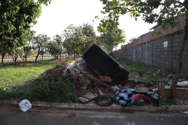 Pra&ccedil;as &quot;esquecidas&quot; do Arnaldo Estev&atilde;o de Figueiredo viram dep&oacute;sito de entulhos
