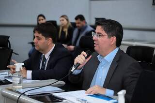 Vereador Victor Rocha (PP) ao lado do atual secretário de saúde de Campo Grande, José Mauro Filho (Foto: Divulgação/CMCG)