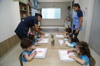 A escola busca acima de tudo ensinar com amor e compromisso.