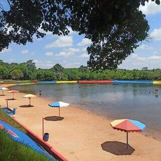 Praia artificial é a única em Campo Grande. (Foto: Divulgação)