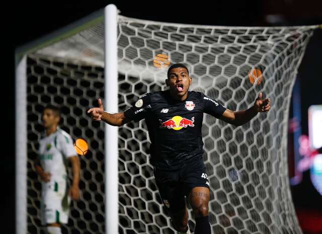 Bragantino vence o Cuiab&aacute; de virada por 2 a 1