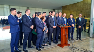 Presidente Jair Bolsonaro confirmou missão de Tereza Cristina durante coletiva de anúncio do apoio dos respresentantes do Paraná para sua reeleição. (Foto: Reprodução) 