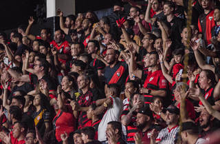 Torcida comemorando a vitória do Atlético. (Foto: Alan Deyvid-ACG)