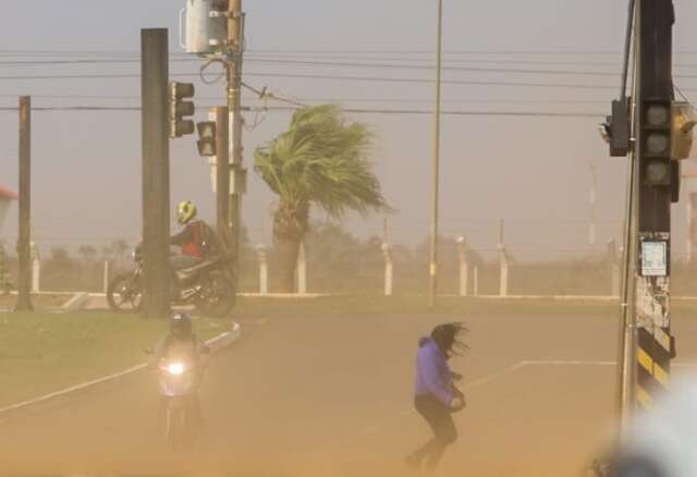 Com ventos de 52 km/h, Defesa Civil monitora cidades com previs&atilde;o de tempestade