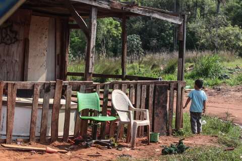 Fuga da fome empurra famílias para barracos e leva a boom de 38 favelas 