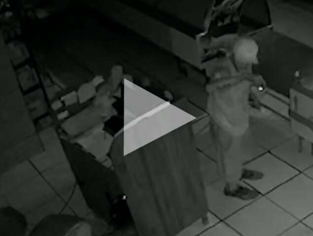 Ladr&atilde;o invade peixaria pelo teto e foge com R$ 20 mil no Jardim Leblon
