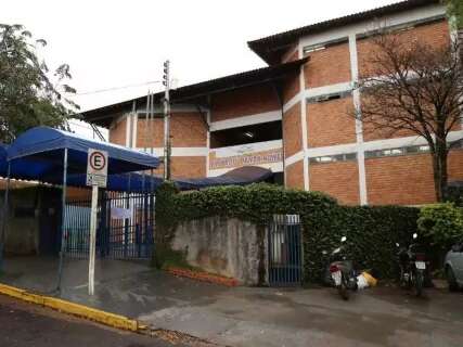 Fam&iacute;lia acusa escola de Campo Grande de expulsar sobrinha por transfobia