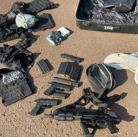 Preso com fuzis e pistolas 9 mm diz que trabalhava para dono de clube de tiro