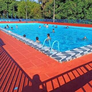 Tênis Clube tem sete piscinas para família aproveitar no feriadão. (Foto: Divulgação)