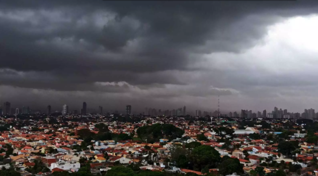 Campo Grande registrou 347 mil raios e alguns locais continuam sem luz