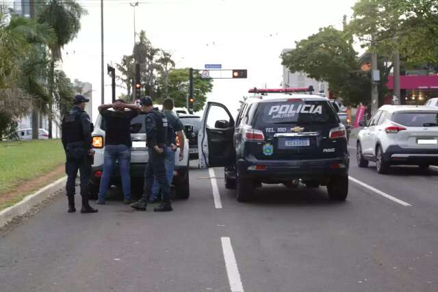 Homem discute no meio da Afonso Pena, &eacute; denunciado e PM apreende arma de chumbo