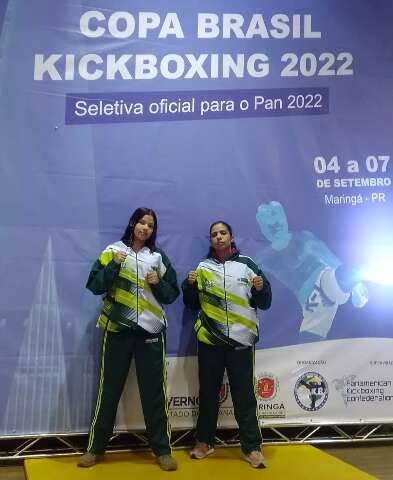 M&atilde;e e filha pedem ajuda financeira para disputar campeonato de kickboxing