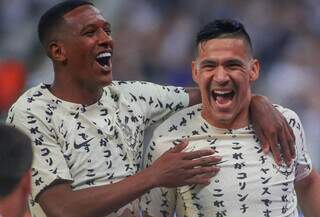 Zagueiro paraguaio Balbuena, a direita, marcou primeiro gol do Corinthians. (Foto: Reprodução/Twitter)