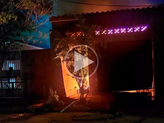 Casa invadida por usu&aacute;rios de drogas &eacute; incendiada e vizinhos desconfiam do PCC