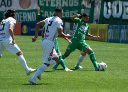 Chapecoense empata contra Oper&aacute;rio-PR ap&oacute;s ter jogador expulso