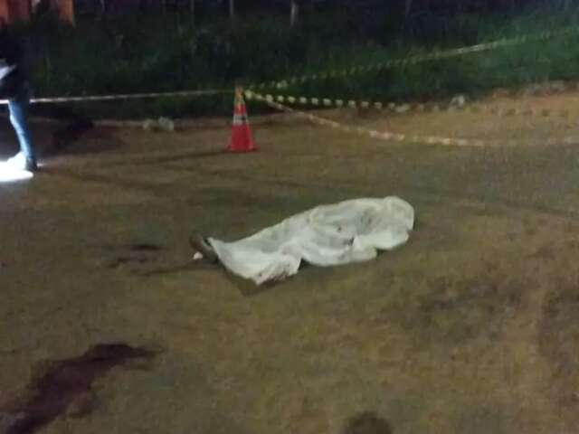 Homem &eacute; morto com 14 facadas por amante da esposa