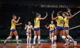 Brasileiras encerraram a participação na segunda fase do Mundial com 100% de aproveitamento (Foto: CBV)