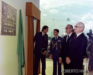 Solenidade no Glauce Rocha, com placa comemorativa da implantação do Estado, em 1979. (Foto: Roberto Higa)