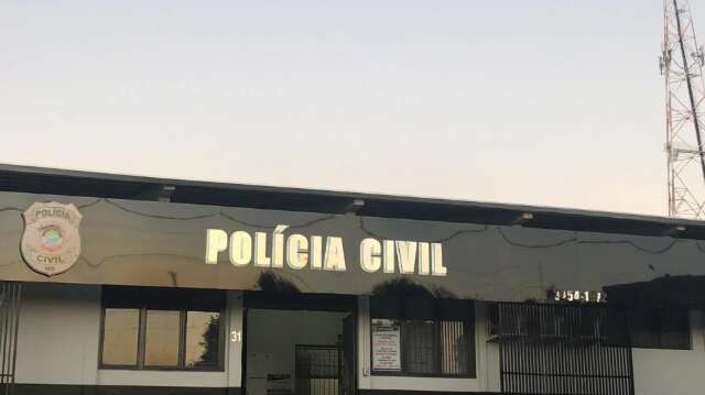 Taxista &eacute; rendido por trio, esfaqueado e abandonado em rodovia