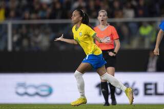 Adriana comemora gol sobre a Itália (Foto: CBF)