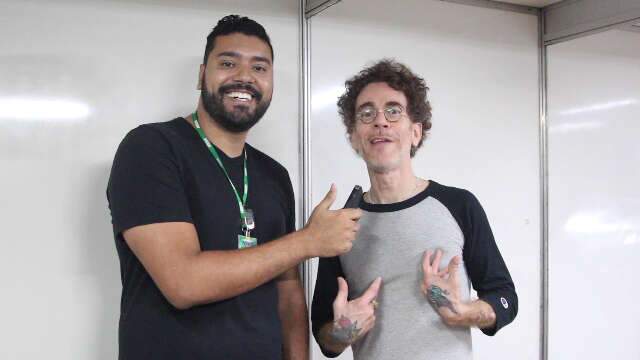 Fãs sentem falta de Pitty, mas Nando Reis entrega tudo em show lotado