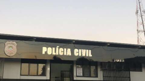 Taxista &eacute; rendido por trio, esfaqueado e abandonado em rodovia