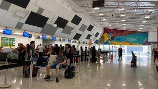 Mais de 24h ap&oacute;s acidente, fam&iacute;lias ainda est&atilde;o no aeroporto sem curtir feriad&atilde;o