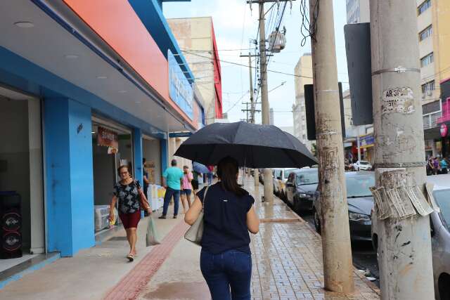 Inmet coloca 47 cidades em alerta de temporal com ventos de 100 km/h 