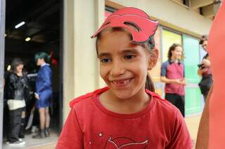 Letícia, de 6 anos, conta que dica é soltar pipa para ser um adulto mais legal. (Foto: Paulo Francis)