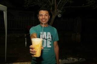 Sidney Pinheiro escolheu o drink &#39;Risca Céu&#39; para curtir o festival. (Foto: Kísie Ainoã)