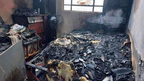 Incêndio destrói móveis de casa em Bataguassu; donos não estavam