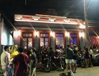 Bar oficial do festival está situado em prédio histórico da cidade. (Foto: Jéssica Fernandes)