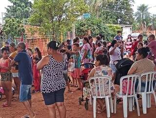 No Jardim Tijuca, moradores fizeram festa neste Dia das Crianças. (Foto: Direto das Ruas)