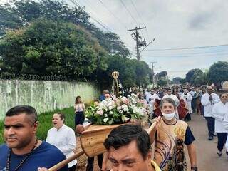 Procissão vai percorrer cerca de dois quilômetros até o Parque Jacques da Luz, nas Moreninhas. (Foto: Caroline Maldonado)