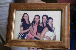 Porta-retrato mostra quatro das seis filhas que Sebastiana teve. (Foto: Kísie Ainoã)