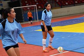 Partida de futsal feminino pelos Jogos Abertos no Guanandizão (Foto: Divulgação)