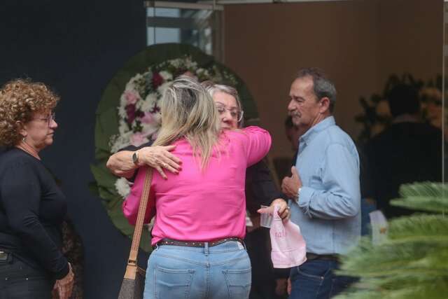 No vel&oacute;rio de Gabriella, fam&iacute;lia lembra alegria de m&eacute;dica e amor por crian&ccedil;as