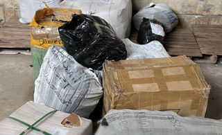 Caixas de contrabando apreendidas nas lojas. (Foto: Diário Corumbaense) 