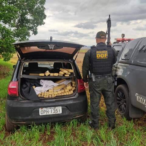 Carro furtado em MG &eacute; apreendido com R$ 1,4 milh&atilde;o em maconha 