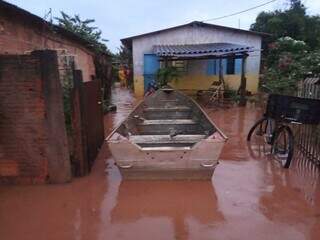 Casas inundaram no centro de Baytaporã. (Foto: Divulgação)