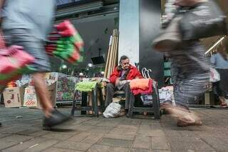 Maria Mirtes Victor Leite é fiel ao seu ponto de vendas na Avenida Afonso Pena. (Foto: Marcos Maluf)